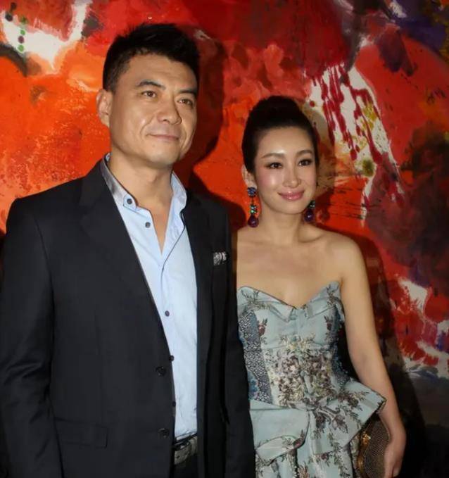 实力派演员王新军,与唐静离婚后,二婚携手秦海璐再获幸福_男人_剧本