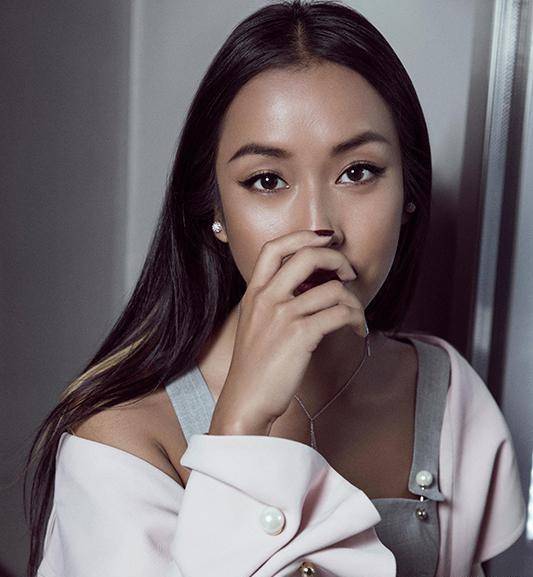 原创被吉克隽逸美到了越穿越带感身穿连衣裙时尚十足