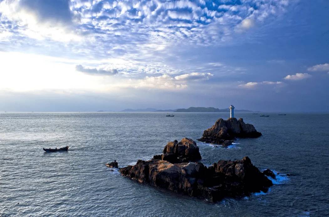 浙江很适合定居的城市，四面环海，由岛屿组成，旅游景观怡人