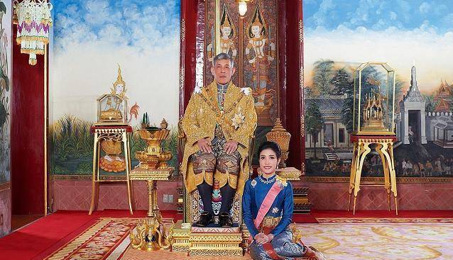 原创             泰国贵妃诗妮娜回宫后，曝光上千张美照，豪宅奢侈品彰显受宠程度