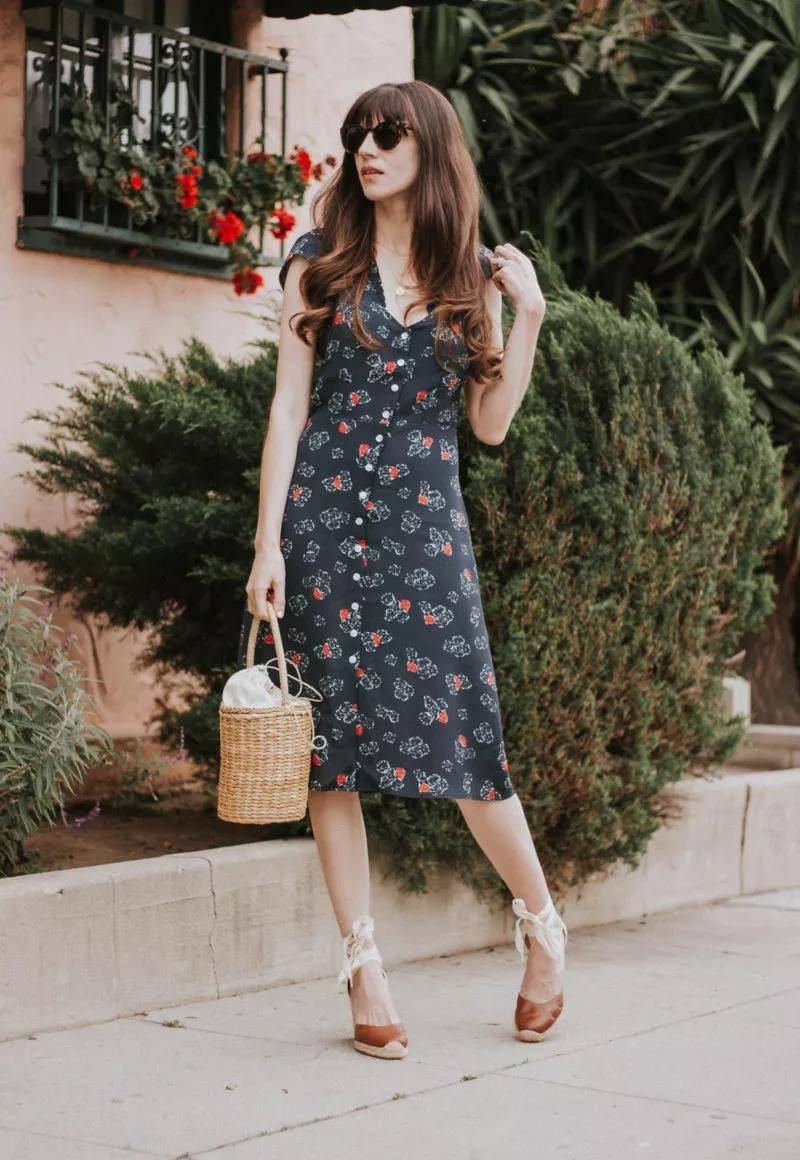 女人40岁以后,不管穿什么裙子,不要配这3双鞋,邋遢掉档次_高跟鞋_鞋子