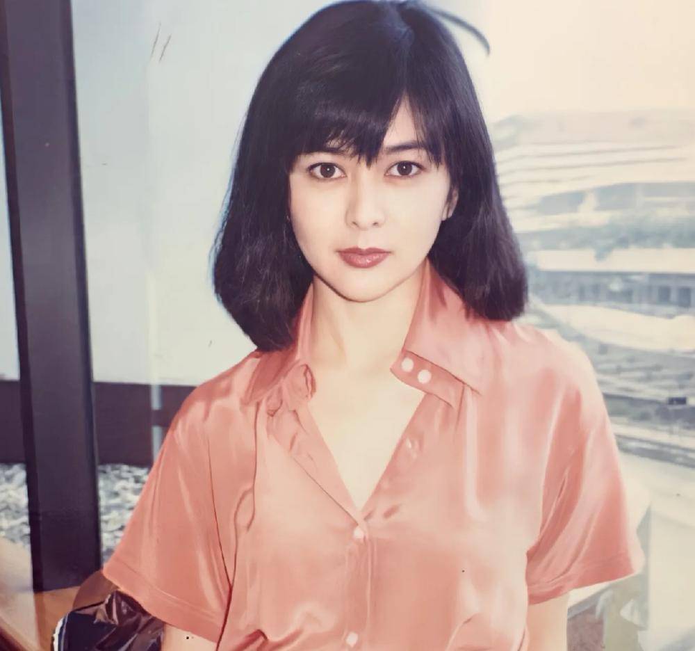 最美港姐关之琳从众星捧月到臭名昭著高尔夫球事件成一生黑点