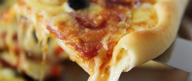 原创超爱的芝心披萨用自己熬的酱自己做的披萨胚香甜拉丝超棒