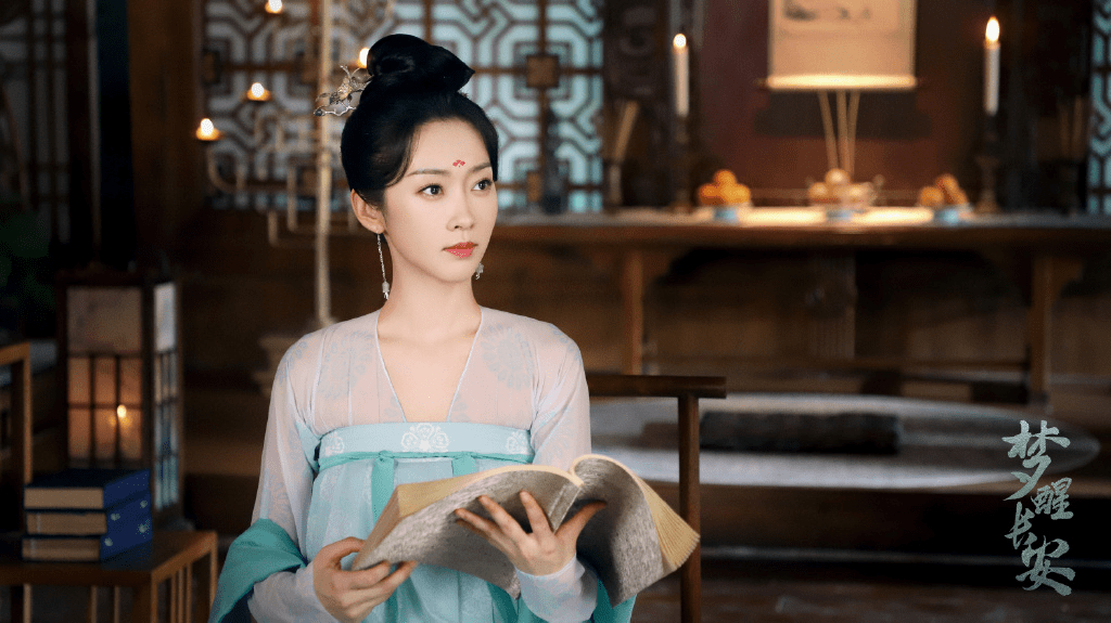 凭《陈情令》爆火,和杨紫同一公司,她30岁甘当绿叶深受观众喜爱_宣璐_