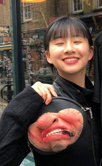 20岁小彩旗近照灵气全无?