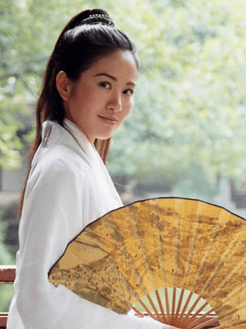 42岁叶璇近照脸部大变样,古装女神变网红