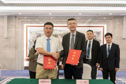 参加此次仪式的有山东高速服务开发集团董事长孙磊先生,山东高速服务