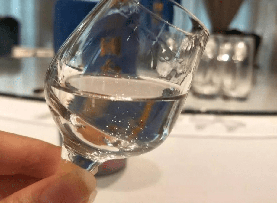 唐山54岁烧烤摊店主每日坚持喝半瓶白酒如今身体咋样了