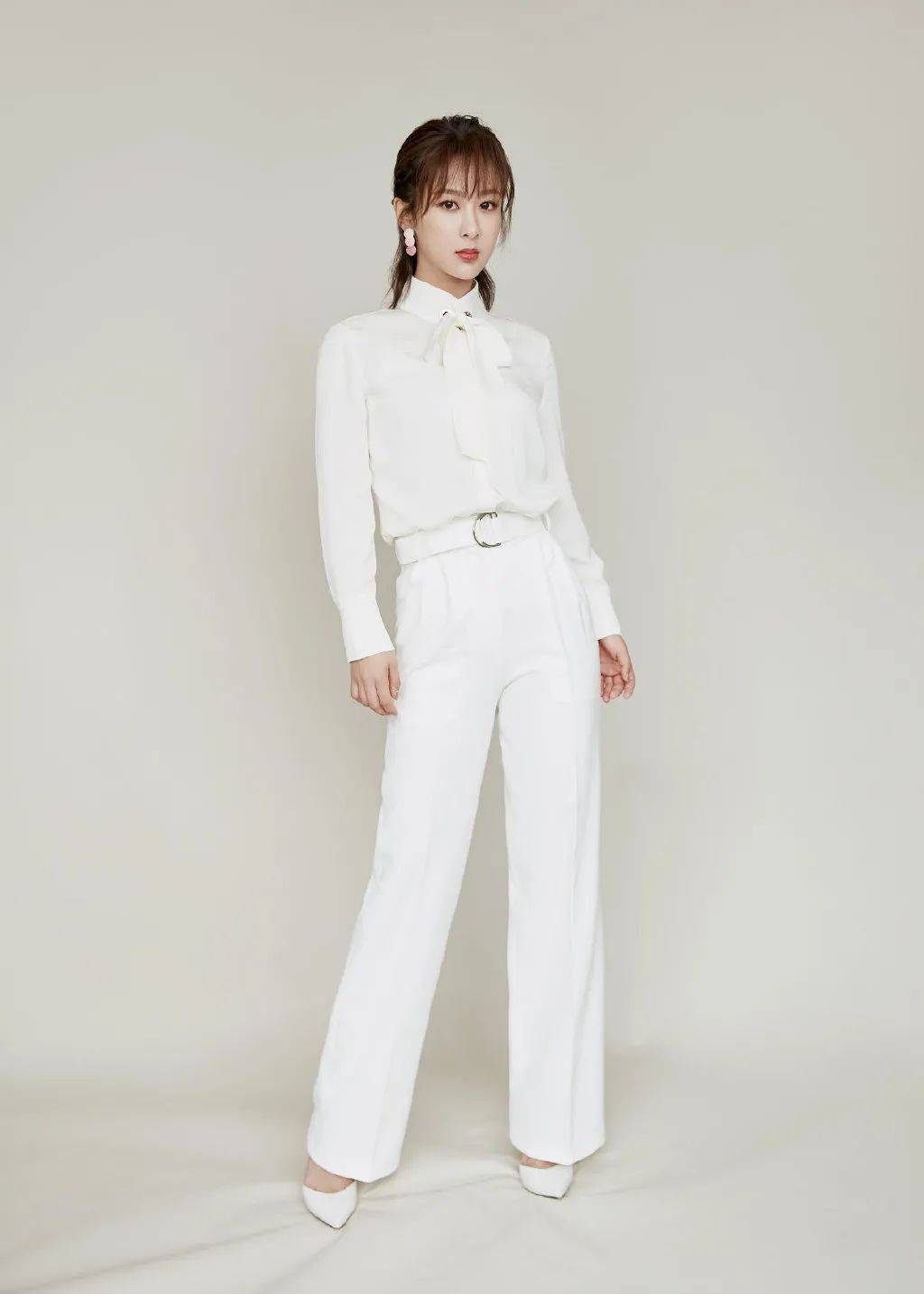 原创杨紫被嘲土肥圆身高167为何是时尚黑洞