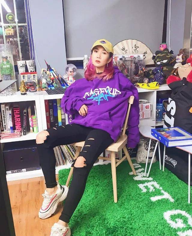 原创青你第十名乃万人气高涨身穿露脐装展现好身姿酷帅搭配超吸睛