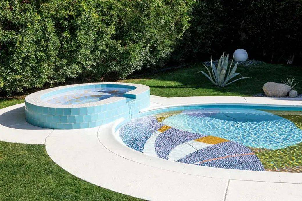 alex proba以"造型派对"为主题对曼哈顿公园游泳池进行了艺术设计