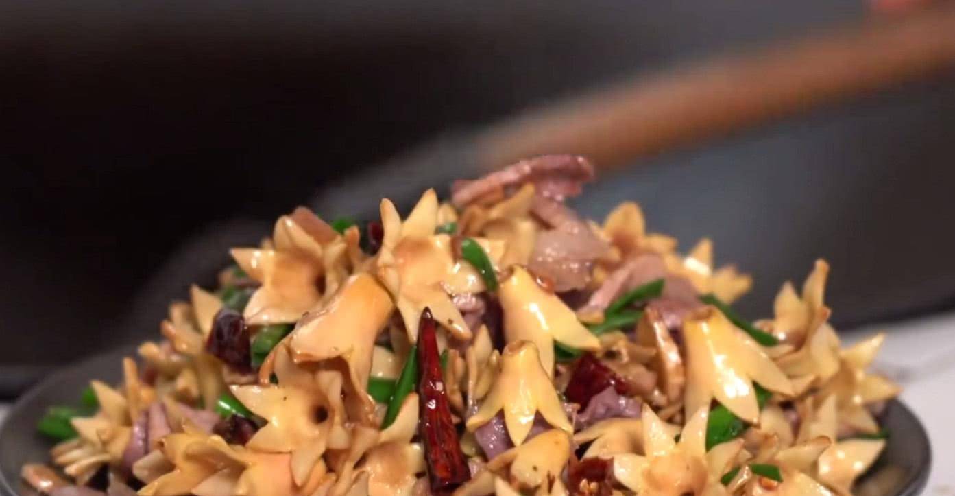 原创石榴开花美如画将石榴花制作成美味佳肴让人馋得直流口水