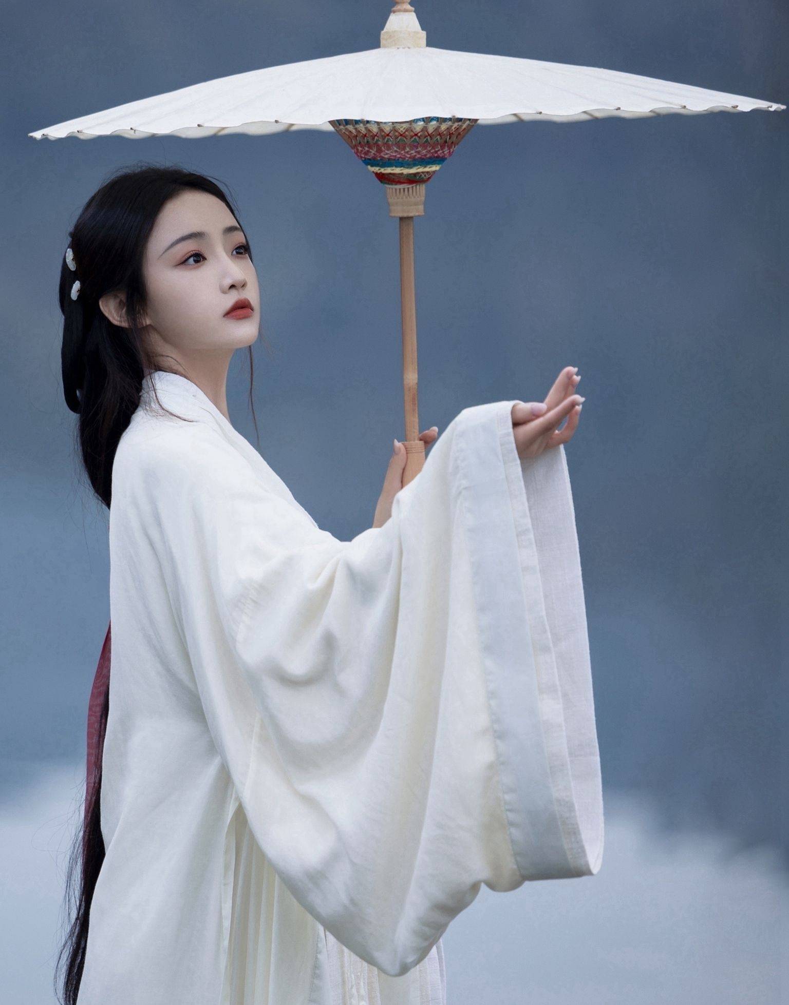 吴佳怡白色汉服仙气十足写真