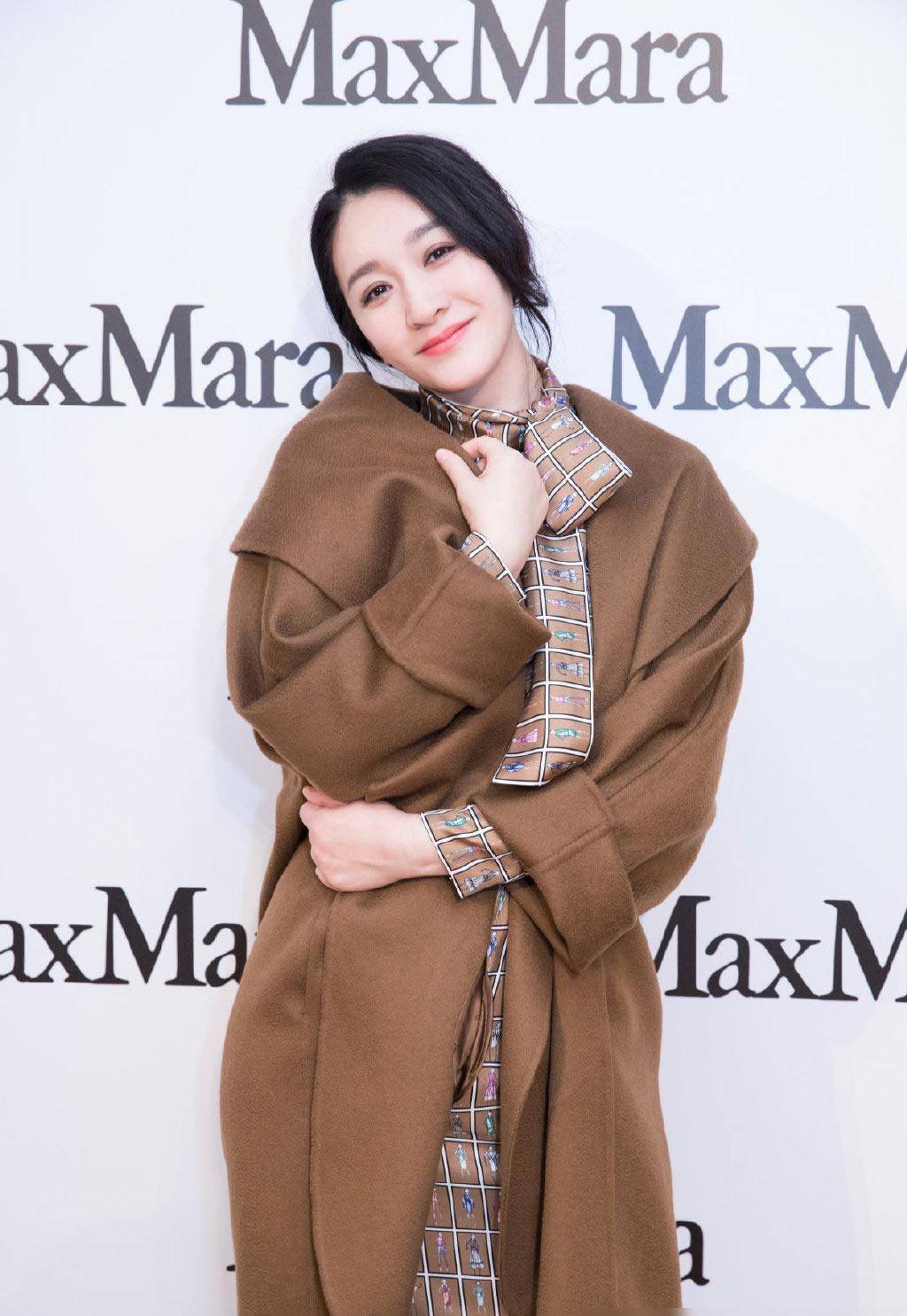 李小冉的大地色系穿搭高贵优雅雍容大气这样的美丽你也可以有