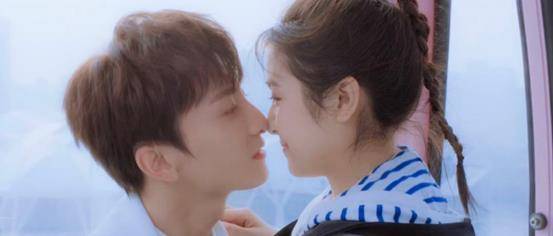 原创李兰迪狂减20斤变女神出演与牛骏峰吻戏曝光大型撒糖现场