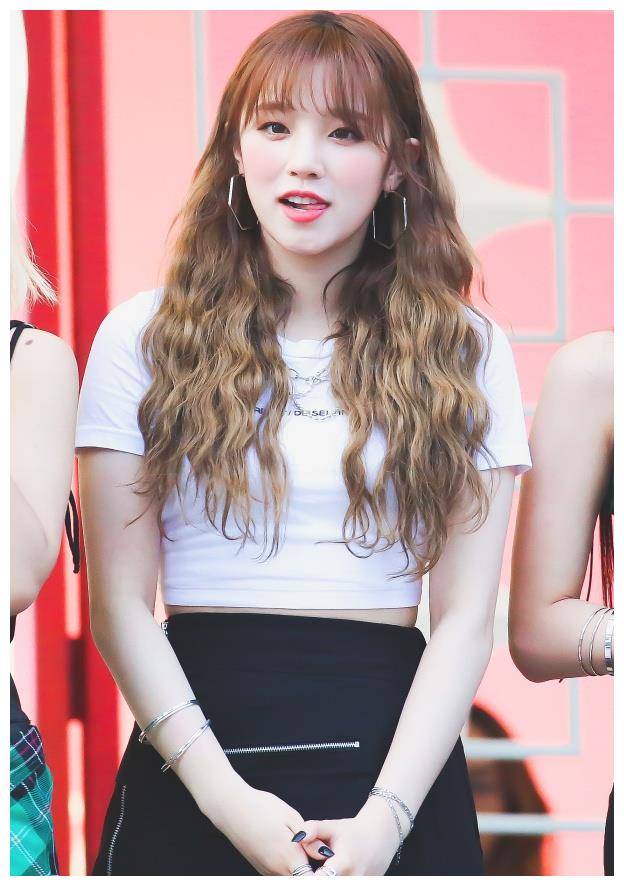 原创宋雨琦才刚20岁就有了千层肉腰是女生公敌却是男生最爱