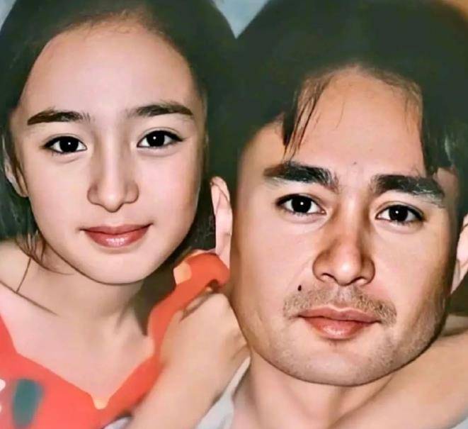 杨幂爸爸晒女儿多张美照,文案藏不住心情_照片_父母_个人