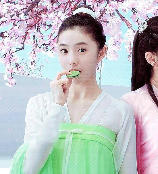 原创刘浩存担任奥利奥新生代大使了一身仙女裙迷倒众人