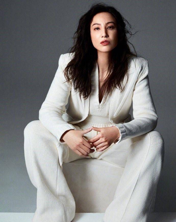 原创郑希怡再展御姐霸气一组大片又酷又飒怎么看都是艳美人