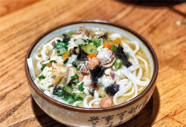 教你在家做这种爽口海鲜打卤面,多加一步入味还好吃!_营养_蛤蜊_大蒜