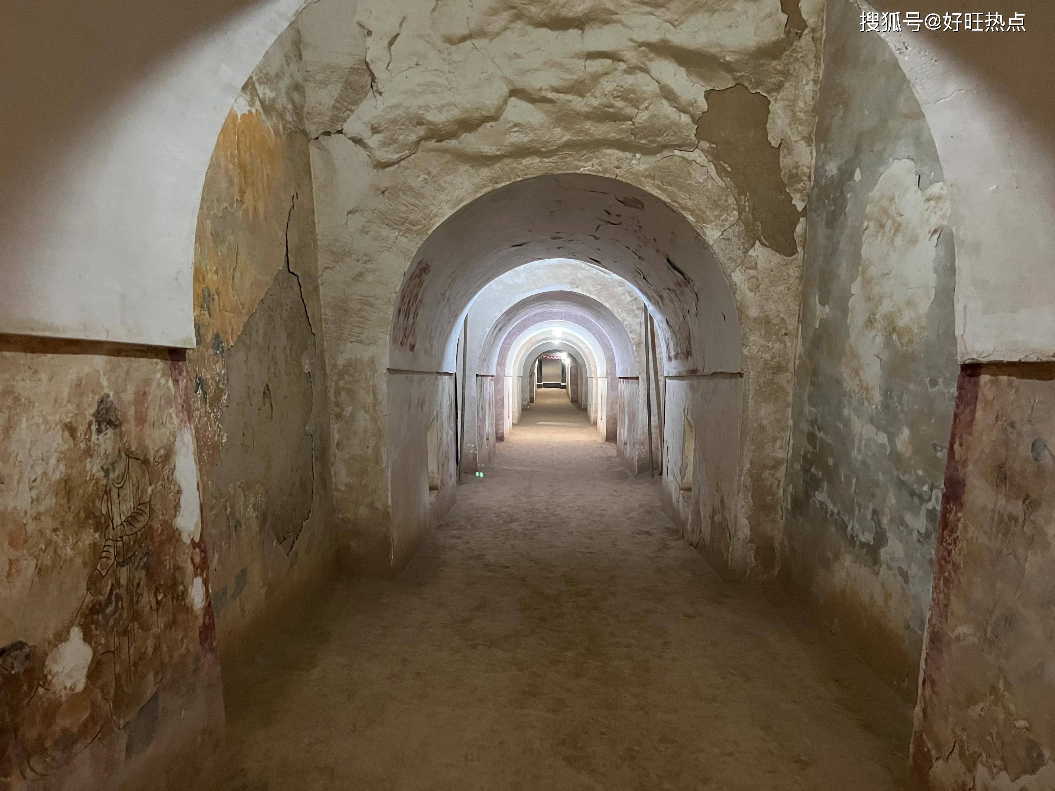 原创乾陵懿德太子墓壁画细节放大后人物表情神采如生堪称戏精