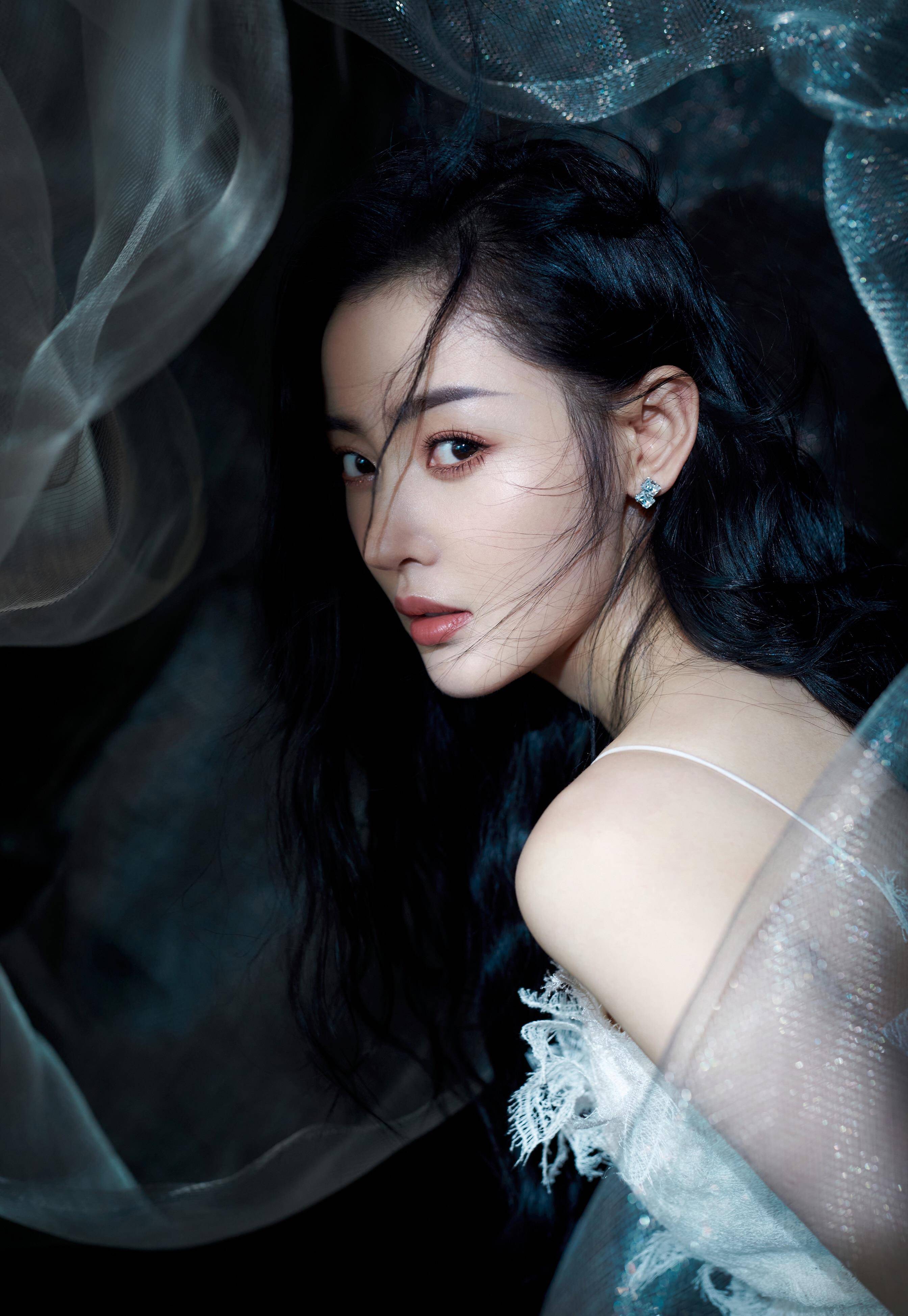 原创张天爱这造型太帅了一身黑色皮衣搭配高挑眼线气场秒杀众人