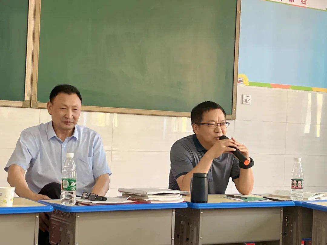 王朋飞,余杰雨大赛一等奖获得者:闵淑芳,刘春华郑天荣主任就主题学习