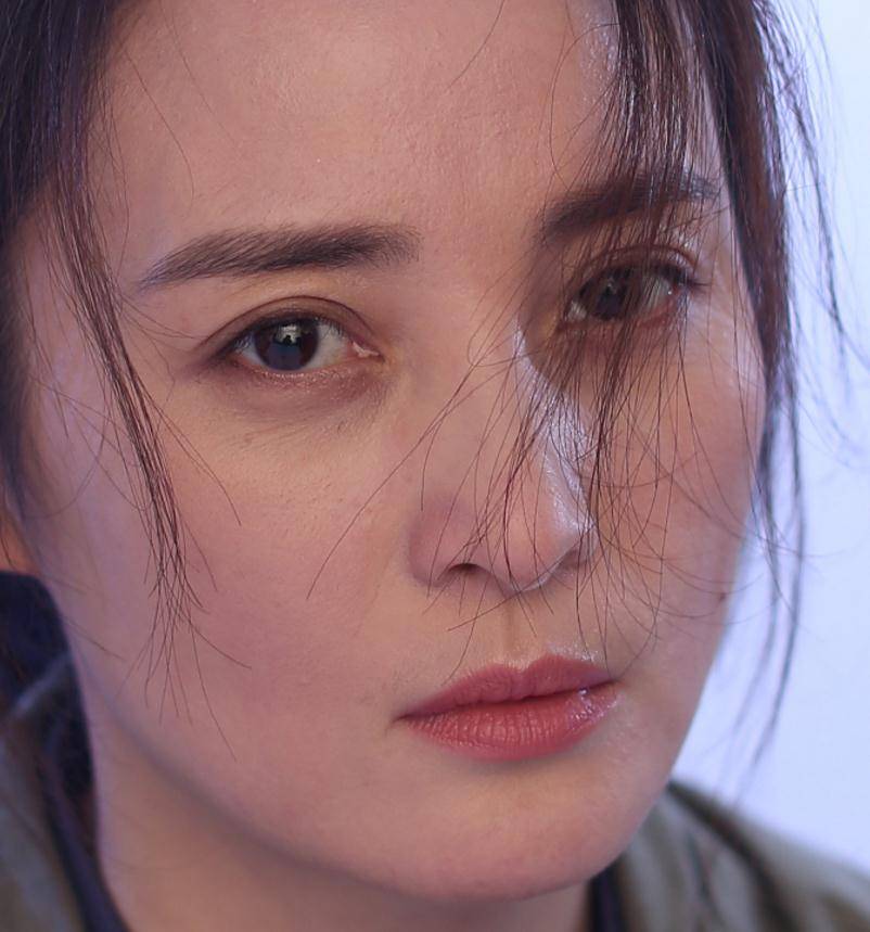 蒋勤勤落泪生图,终于见识"美人滴泪"!可45岁皮肤认真的?