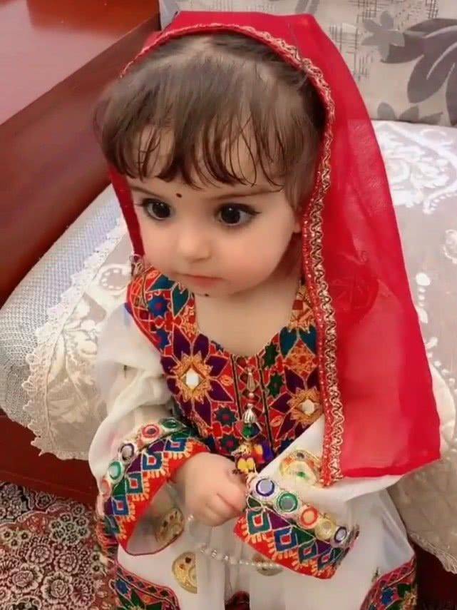 原创这是我见过最漂亮的孩子萌娃自带烟熏妆像极了假娃娃