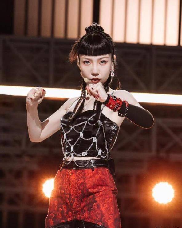 "过气巨星"吴莫愁:暗讽张碧晨背刺,从1.