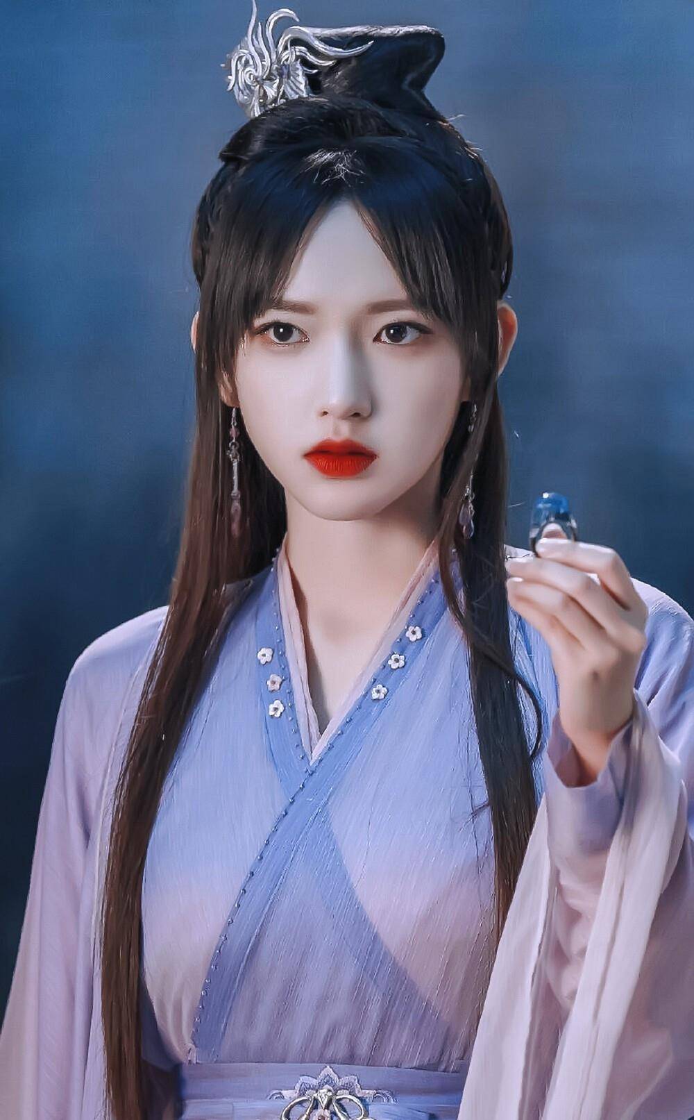 非科班出身,也没有演戏天赋,程潇就硬去接电视剧演,当然小编知道她是