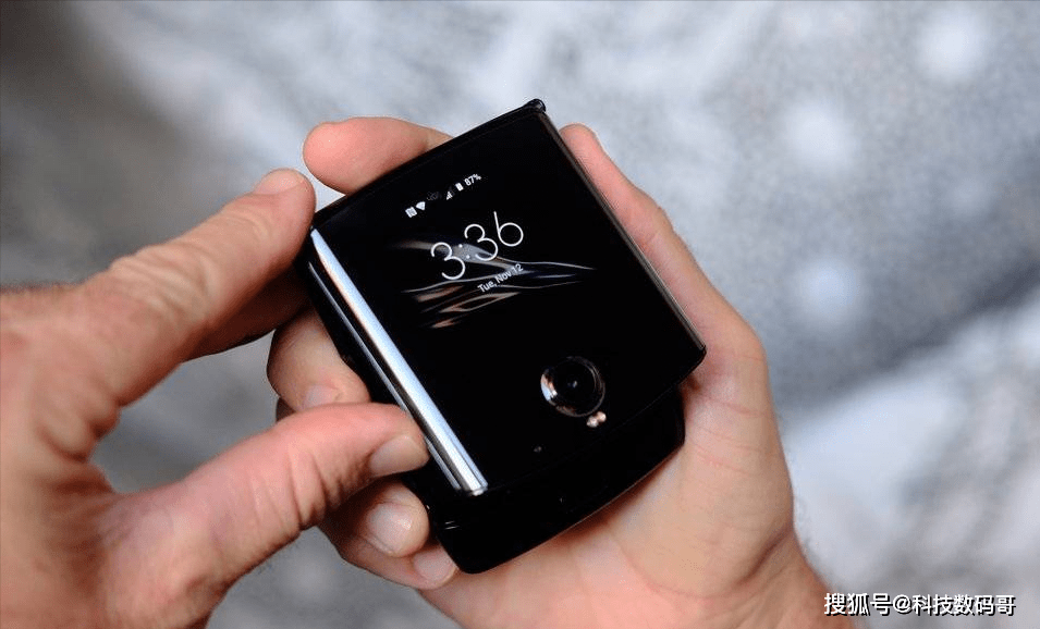 骁龙8plus2800毫安电池摩托罗拉razr3曝光续航能好吗