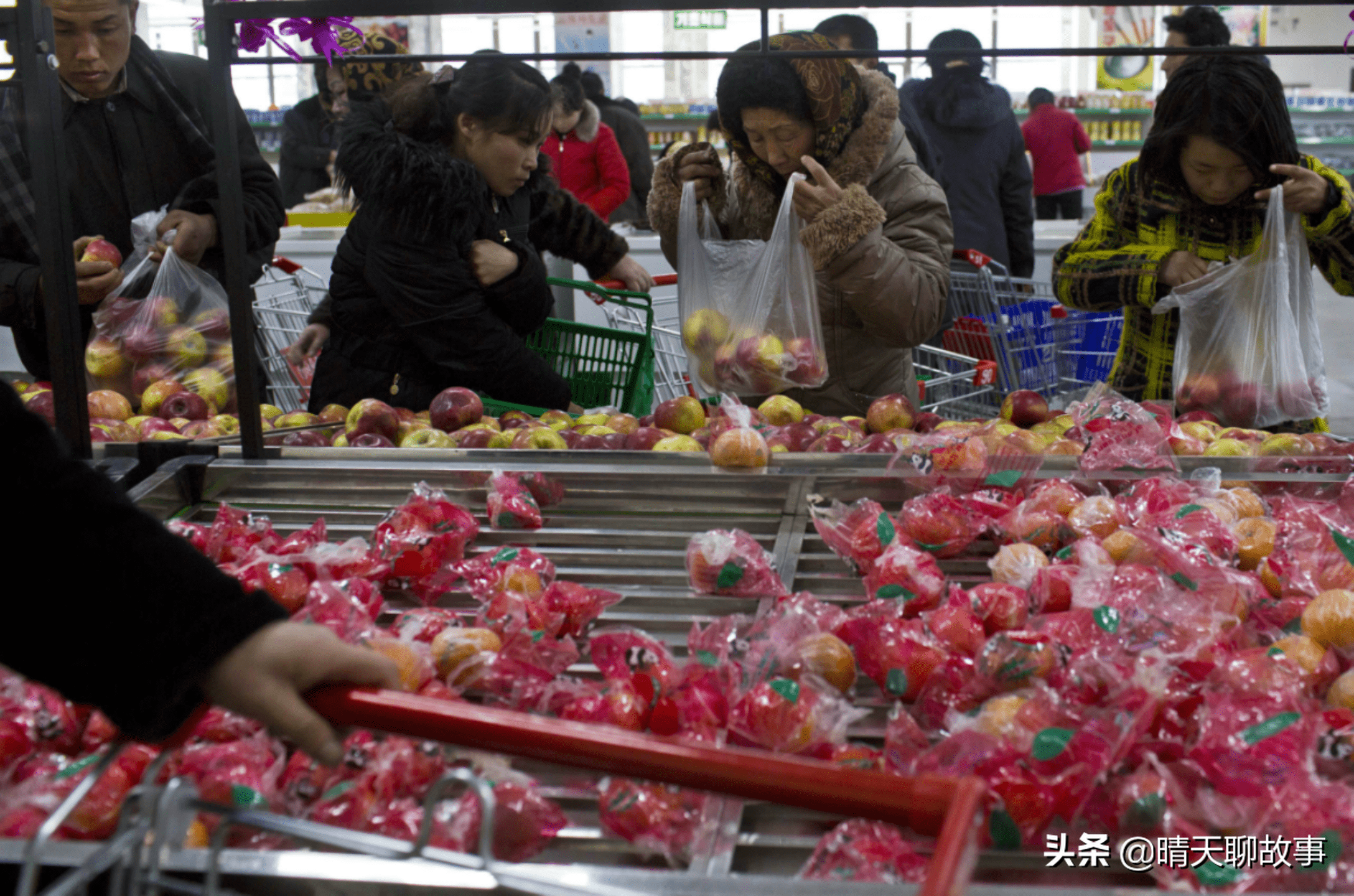 导游还为我们介绍到,虽说来自我们的小商品,物美价廉,很好的丰富的