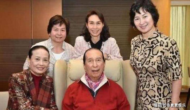 蓝琼缨离世第8天,长女何超琼露面显憔悴