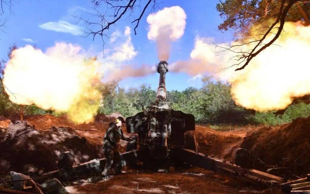 6门凯撒发威迎战俄军80门重炮一顿猛轰后乌军沸腾了