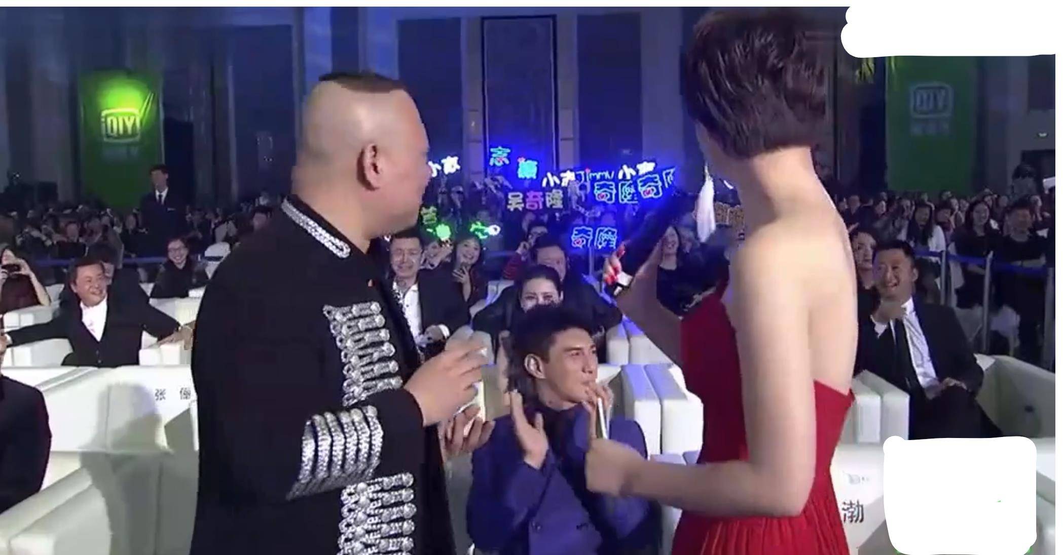 都斥责郭德纲"调戏"女主持人,却没人知道她前面怎么对吴京的_方龄