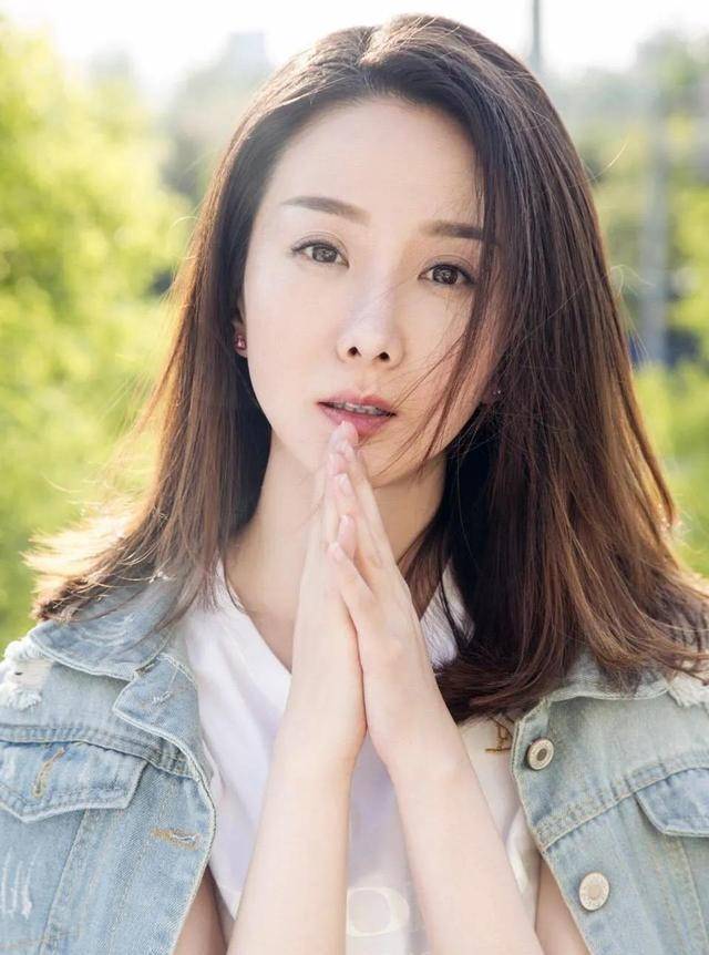 天空》,《六指琴魔》,《乔家大院》,《英雄虎胆》等电视剧中出演配角