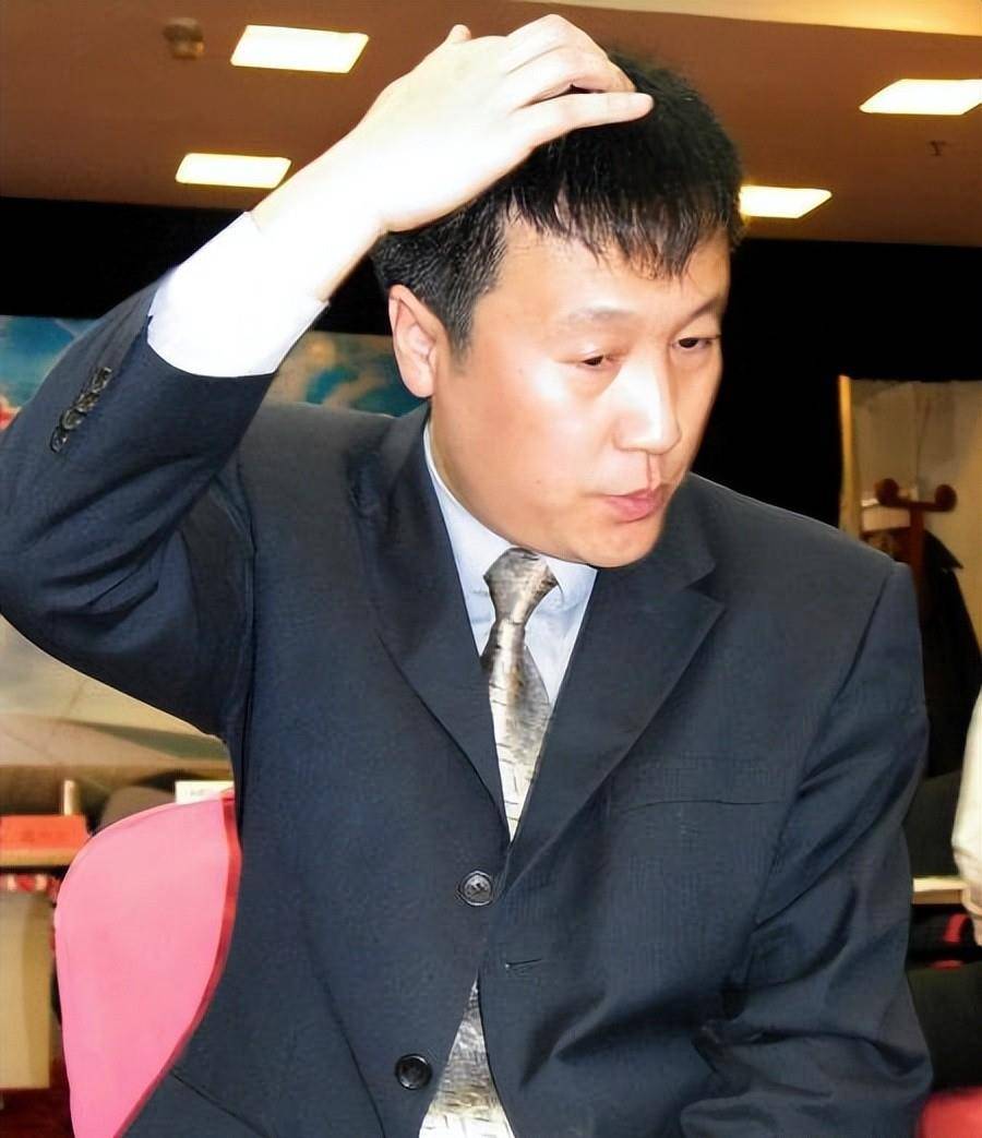 惊天反杀 全国冠军血斗16猛将狂弃双炮 昂胜九盘大展雄风 长白 左文静 黑棋