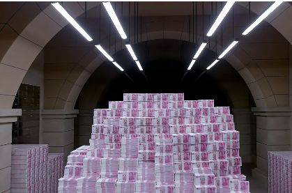 原创西虹市首富10亿现金是真钱吗去掉特效后佩服沈腾的演技