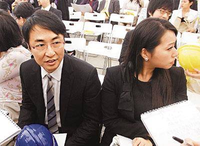 80年代的时候,刘惠娟却耐不住寂寞了,想要到李兆基的公司帮忙,到了