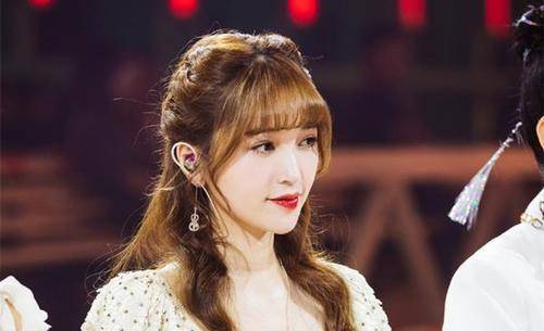 原创37岁金莎旗袍装太惊艳前凸后翘人美歌甜理想男友遭父亲吐槽