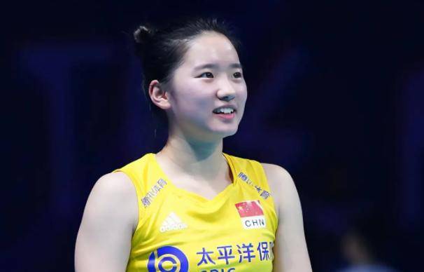 倪非凡16次防守15次起球,防守确实惊艳,可一传多年未有长进_自由人