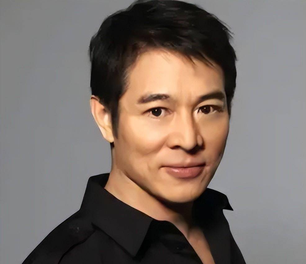 成龙评价李连杰的功夫我们两个都一样如果他赢了我也无所谓