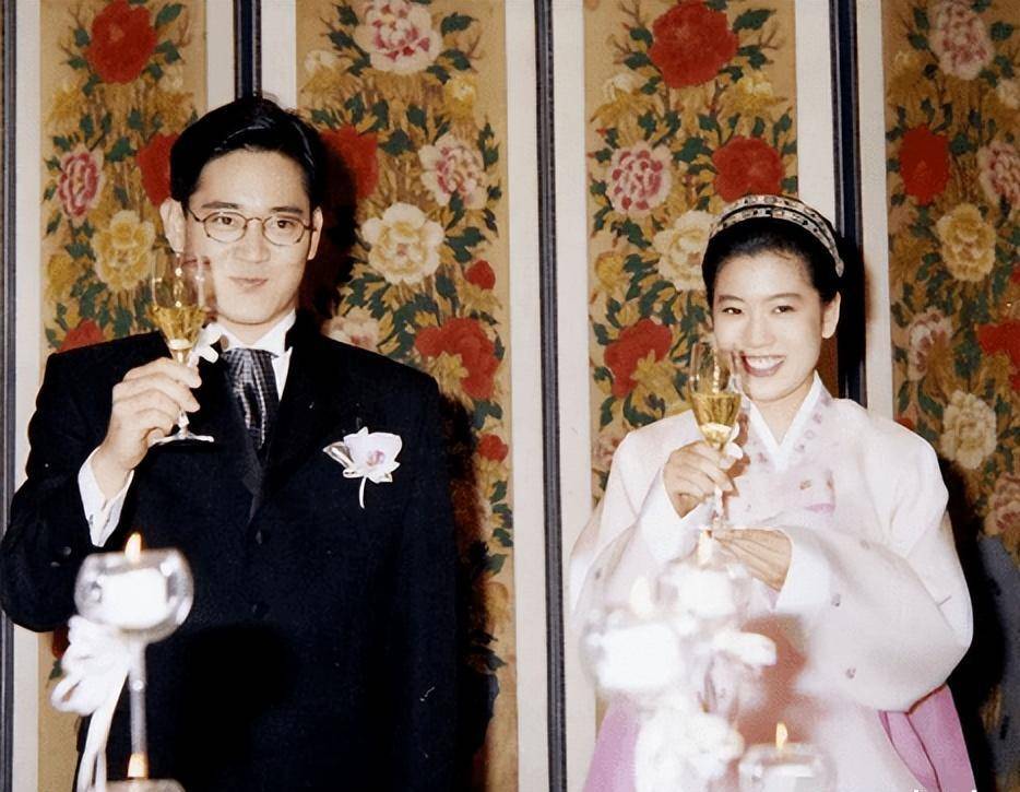 23年后,再看"三星公主"李富真的婚姻,下嫁穷保镖这步棋真高明_李健熙