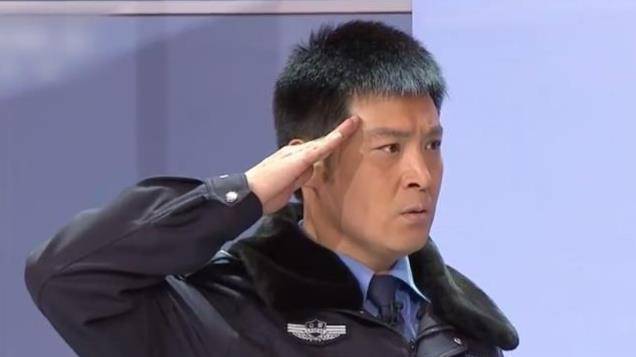 不管是保安,门卫,还是农民工,打杂等等,孙涛都可以信手拈来,毫无压力.