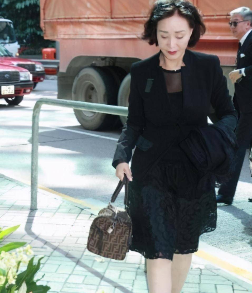 当红时嫁入豪门,苦忍丈夫43年,终于熬到独占家产_何莉莉_赵世光