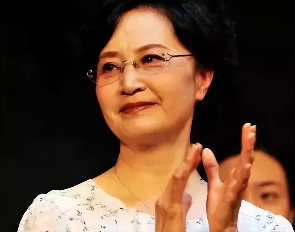 王亚萍王洪文女儿生意红火身价千万爱国的她拒绝定居国外