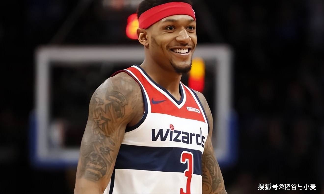 的代价,球队的后场大将凯尔-洛瑞(kyle lowry)和本赛季的最佳第六人泰