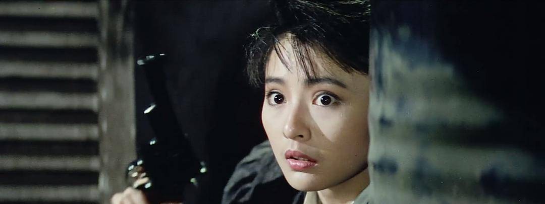 后来,她在林正英主演的《僵尸先生》中扮演任家长女任婷婷.