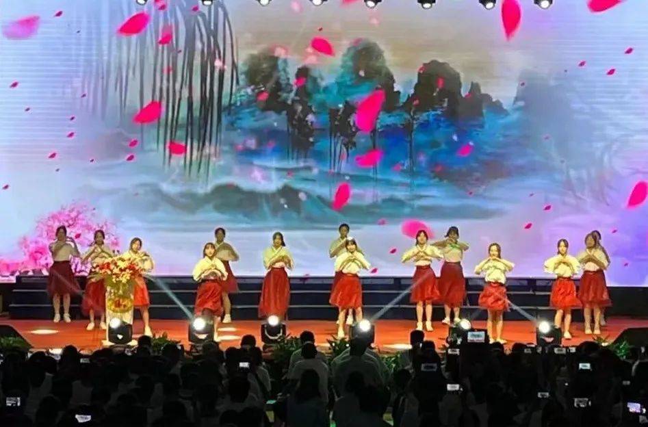 不负青春不负梦惜别母校赴新程淮安市文通中学举行2022届初三毕业典礼